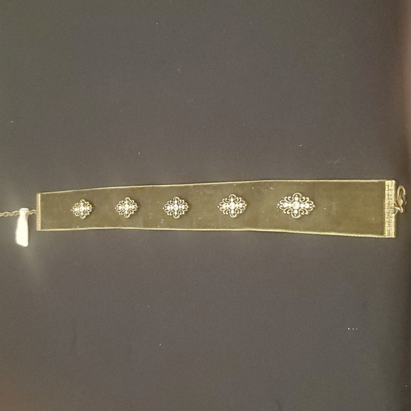 Vintage Olive Green Velvet Choker - Picture 6 of 7